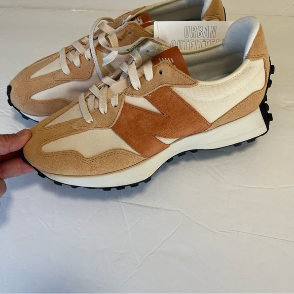 New Balance Sneakers 327 men MS327WC Size 9.5 New With Tags Macadamia - Picture 10 of 13